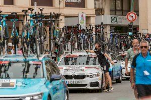Más de 20.000 personas arroparon la Vuelta Ciclista a España en Elche