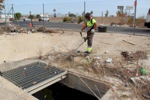 El Ayuntamiento de San Vicente del Raspeig realiza la limpieza anual de los captadores e imbornales como prevención al riesgo de ‘gota fría’