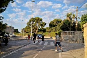 Alicante despliega un centenar de policías locales para el control de accesos a colegios en el inicio del curso