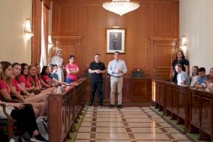 50 alumnes europeus del programa Erasmus+ visiten l’Ajuntament d’Ontinyent