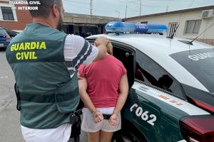 Detenida una pareja en Chelva que vendía droga escondida en el carrito de su bebé