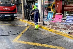 Santa Pola limpia los imbornales, alcantarillado e instalaciones de bombeo ante las posibles precipitaciones de otoño