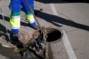 Aqualia recuerda que tirar toallitas húmedas al inodoro provoca atascos en la red de alcantarillado