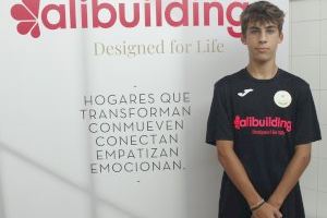 Alibuilding y Playas de Alicante CF presentan la camiseta del 20 aniversario de la entidad deportiva