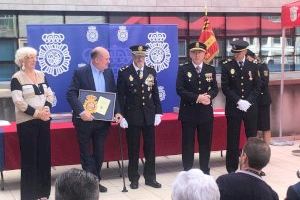 Obren una investigació interna per la condecoració de la Comissaria de Paterna al líder d'Espanya 2000