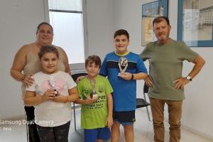 Entrega de trofeos del primer torneo de ajedrez infantil del Club Deportivo “Torre de Rejas”