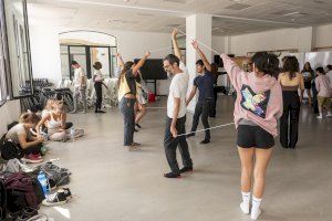 Estudiantes de Arquitectura se forman en el concepto de espacio mediante técnicas de danza contemporánea