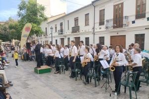 Sis bandes de Cosomuval porten la seua música a diferents barris i pobles de València