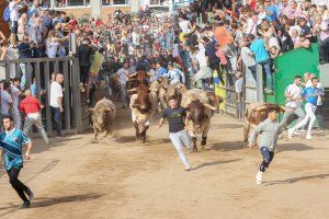 La ganadería Tomás Prieto de la Cal pone la guinda a los encierros de la Fira d’Onda 2022