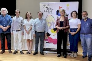 Castelló celebra cuatro días de fiesta literaria en valencià con la Plaça del Llibre