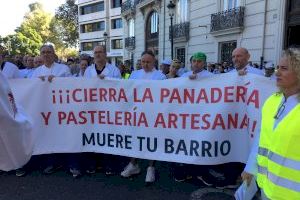 La panaderos y pasteleros valencianos hacen una movilización histórica: “La Navidad peligra”