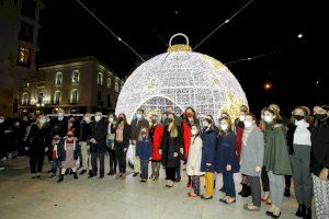 Alicante ilumina más barrios esta Navidad con 2,6 millones de luces led y anuncia el encendido para este viernes