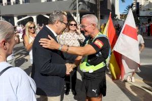 Toni Pérez recibe a Thomas Judge, un británico que viaja a pie para concienciar sobre la salud mental