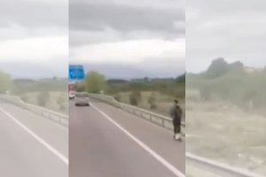 VIDEO | Circula en patinete eléctrico por una autovía en Valencia