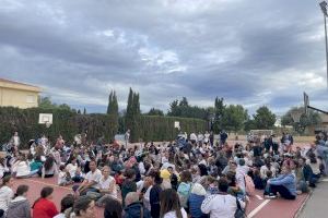 Las familias y alumnado del colegio Arbre Blanc de Mutxamel piden una educadora social a tiempo completo para el centro educativo