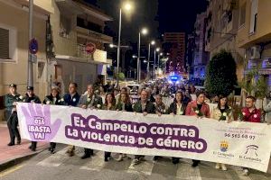 El Campello se manifiesta, clama, grita y llora con rabia por las víctimas de la violencia machista