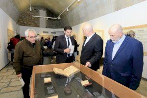 Barcala destaca en la inauguración de la muestra de Cunedo la tarea “meticulosa y pormenorizada” de Antoni Biosca