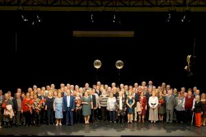 El Tívoli se llena de emoción, aplausos y emotividad en la celebración de las Bodas de Oro de Burjassot