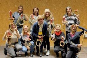 Éxito del taller de decoración navideña "La magia del esparto” en El Campello