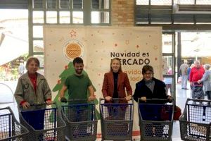 El Ayuntamiento de Alicante pone en los Mercados municipales un centenar de carros para facilitar las compras en los comercios