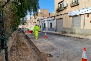 El Ayuntamiento de Elda inicia las obras para la mejora de la accesibilidad y el asfalto en la calle Las Águilas, en el barrio de La Torreta