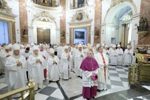 Benavent agafa el testimoni de Cañizares davant la imatge de la Mare de Déu