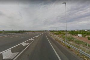 Fallece un conductor al chocar contra un camión parado en la A-7 en Carlet