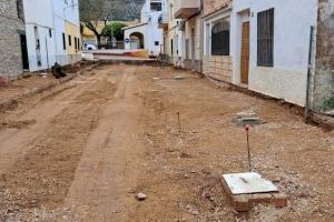 La obra de acondicionamiento de la calle Dean Martí de Oropesa del Mar, ejecutada al 40%