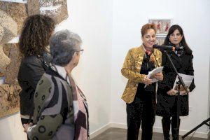 La Galería Octubre de la UJI pone en valor el arte realizado con papel de la artista Pilar Sala