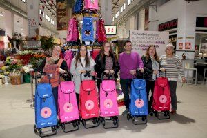 L’arbre solidari del Mercat recolza la labor del grup de lactància Nodrissa