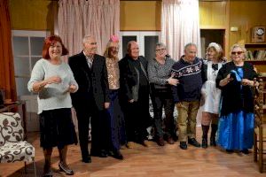 Los mayores del CIM de Oropesa del Mar sorprenden con una obra teatral por Navidad