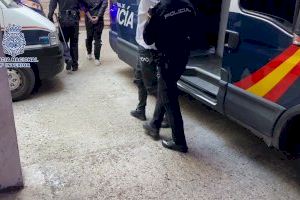 La Policía Nacional ha detenido a los presuntos autores de causar lesiones con arma blanca a otro para robarle el teléfono