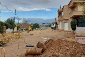 La urbanización de la calle Mariano Benlliure de l'Eliana llega a su ecuador