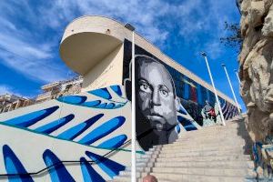 La Vila Joiosa inaugura la intervención artística ‘El mar también elige’ en honor a Miguel Hernández