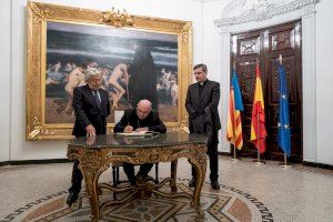 Inaugurada la exposición del Centenario de la Coronación de la Virgen, de la Fundación Bancaja, con el Arzobispo