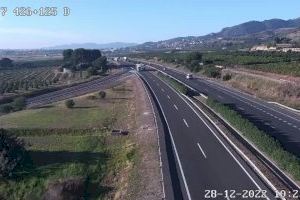 Dues persones atrapades en l'AP-7 després d'eixir-se de la via el vehicle en el qual viatjaven