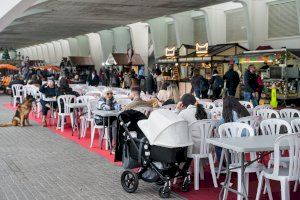 El mercado de Navidad de la Ciutat de les Arts i les Ciències ofrece una ruta gastronómica internacional