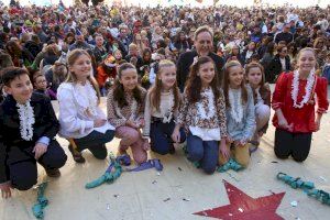 Manuel Jiménez anima en el Cotillón Infantil “a vivir 2023 con la mayor de las ilusiones para que todo salga bien”