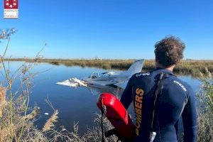 Una avioneta ameriza de emergencia en la Marjal de la Llosa