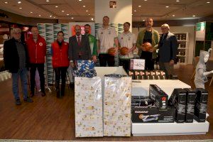 El TAU Castelló y El Corte Inglés entregan a Cruz Roja los juguetes de la recogida solidaria