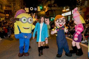 La multitudinaria asistencia de público a la Cabalgata y la iluminaria en calles han situado a Elche como referente en estas fiestas