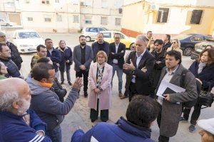 El Conseller, Hector Illueca, visita el grup de vivendes Verge de Vallivana