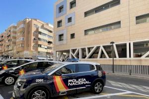 Quatre detinguts a Alacant per assaltar un habitatge i amenaçar a un home que els devia diners