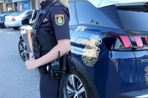 Un joven que se niega a abandonar la casa de sus abuelos en Valencia amenaza a la Policía con un cuchillo