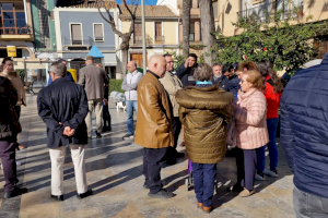 VOX acude a la protesta frente al Ayuntamiento de La Pobla de Farnals por las filtraciones de los garajes de la acequia de Moncada