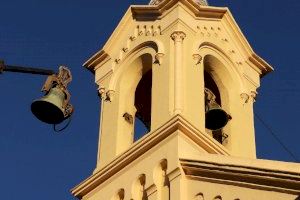 Las campanas de la parroquia de Nuestra Señora del Puig de Valencia, bajadas para su restauración