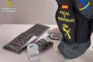 Detienen a una persona que trataba de introducir cocaína con el “método Rush” en el Aeropuerto de Alicante
