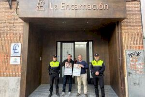 La Policia Local finalitza el repartiment de calendaris per a facilitar el telèfon de la central