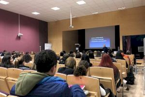 CCOO imparte charlas sobre el mundo laboral en el instituto Jorge Juan del Puerto de Sagunto