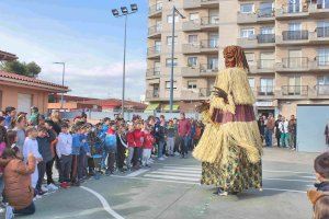 Visites de S.M. Carnestoltes a les escoles i centres socials de Vinaròs